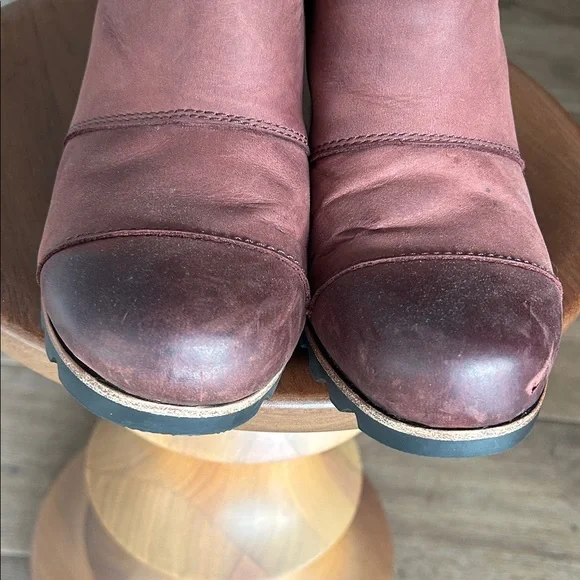 Sorel Maroon Ankle Boots with Black Accents - Picture 4 of 5